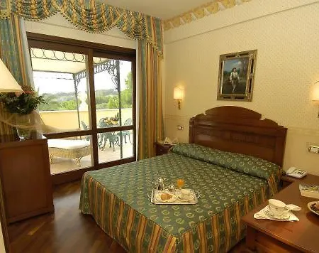 Domus Aurea Hotel 4*