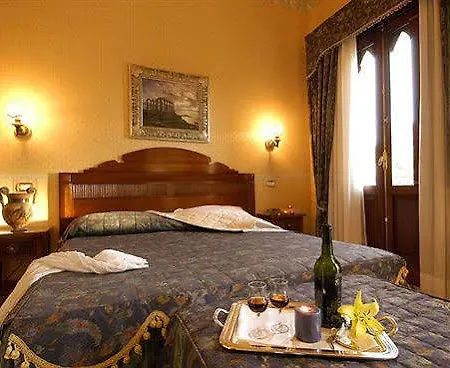Hotel Domus Aurea